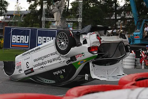 Augusto Farfus crasht hard