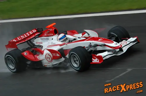 Anthony Davidson met de Super Aguri in de regen