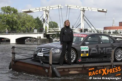 Susie Stoddart bij de AMG Mercedes C-Klasse