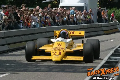 Luyendijk kroop achter het stuur van een F1-bolide