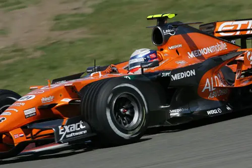 Winkelhock kent een moeilijk debuut