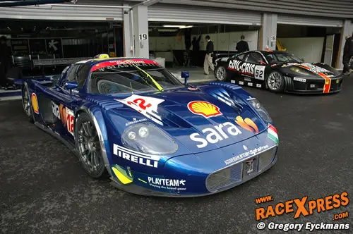 De Scuderia Playteam Maserati genoot op zijn beurt weer van de zon die bij momente door de wolken brak