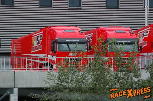 De Ferrari trucks in de F1 Paddock
