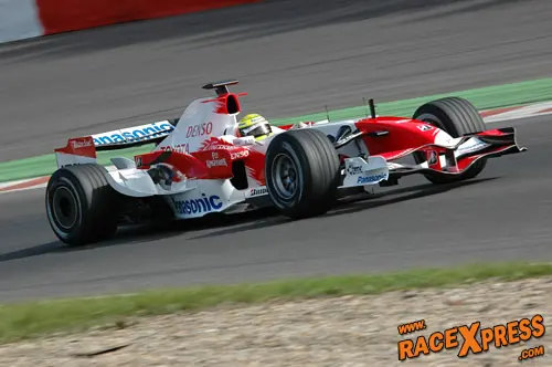 Ralf Schumacher zette zijn beste beentje voor en zette aanvankelijk de snelste tijd op de tabellen