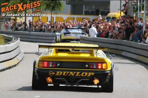 Vlammen uit de Lotus van Dick van Elk