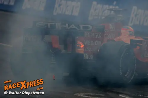Adrian Sutil had brand aan boord