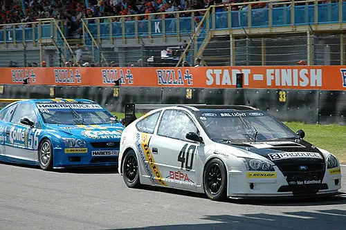 Roy Panman scheurt over het TT-Circuit Assen