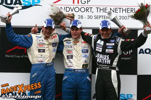 Podium race één van de Formule Ford tijdens A1GP weekend