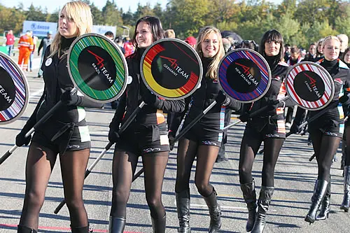 Bij A1GP horen mooie dames