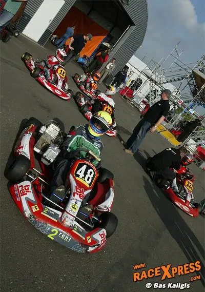 De karters ready to go