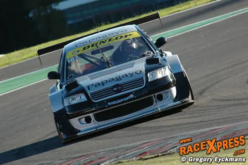Meindert van Buuren in de Passat V8 Star