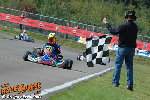 Voor het oog van de camera en tal van andere toeschouwers was het wel Mike Joossens die als eerste de finish passeerde