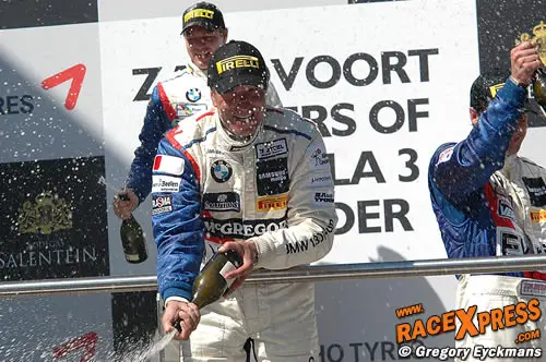 Tim Coronel zet alles op alles om te winnen