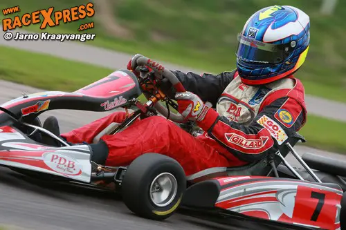 Als een tijger sloop FM Racing boys AK naar hun prooi