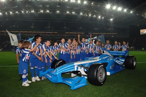 De FC Porto racewagen wordt onthuld