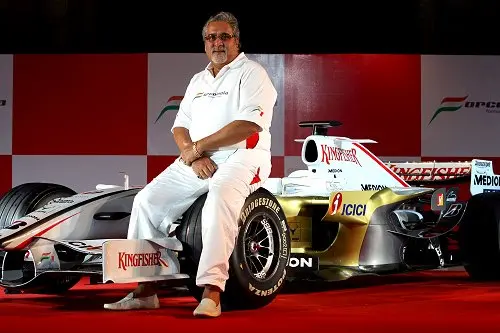 Vijay Mallya bij zijn VJM01