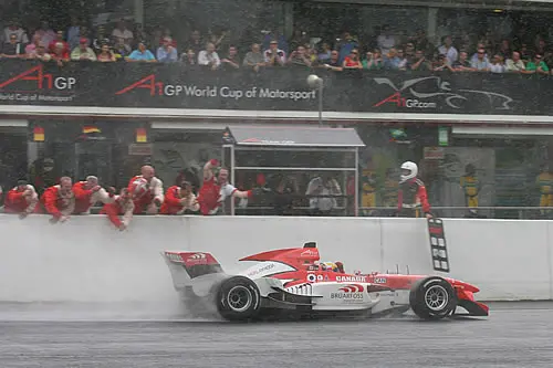Robert Wickens reed knap naar de derde plaats