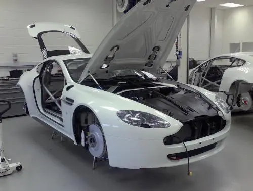 Aston Martin Vantage N24 bij Prodrive