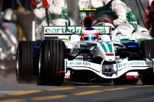 Geblunder in de pits kost Barrichello punten
