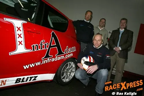 Henry van Os en Willem Cornelissen delen de Infradam Suzuki