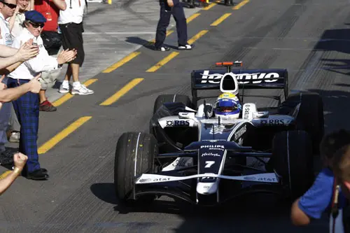Rosberg ontvangt applaus van onder andere Jacky Steward