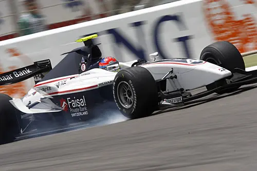 Grosjean blokkeert een wiel