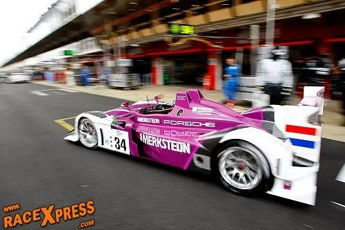 De Porsche RS Spyder zoeft weg
