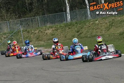 Jorrit Pex aan de leiding voor Bas Lammers, Cozzaglio, Kevin Jansen, Ryall en Yard Pex