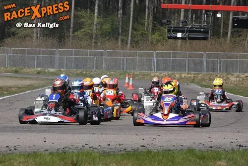Max Verstappen neemt de concurrentie op sleeptouw naar een hoger nivo