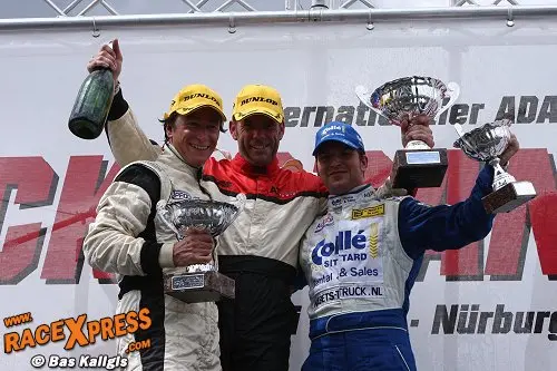 Podium race 2met winnaar Schaap, Hartvelt en Peters 