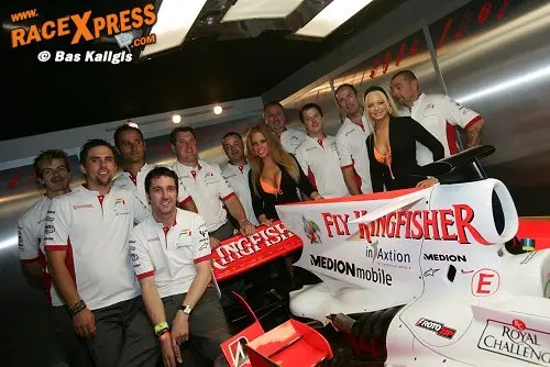 Crew Force Indi met RaceXpress.nl babes