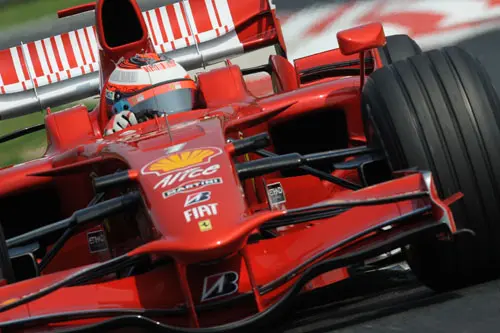 Raikkonen doet beste zaken voor de titel