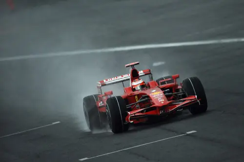 Raikkonen crasht vlak voor finish
