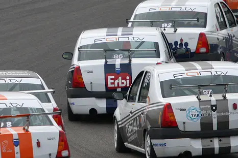 Veel en Close racing voor weinig budget/Thomas Bakker