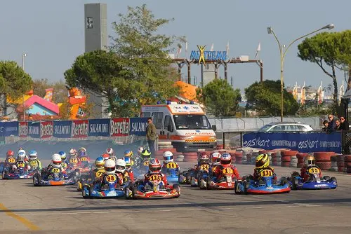 Volle velden bij de Mini's in Easykart 