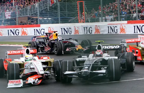 Formule 1 moet bezuinigen