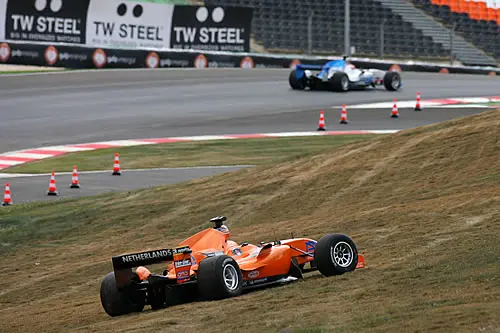Robert Doornbos pech in hoofdrace