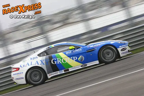 Paul Vahstal in de Aston Martin