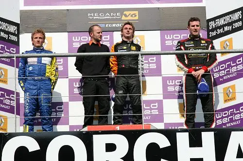 Mike Verschuur (l) op podium