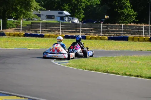 Martin Pot van C2N RAEK Racing zit Exige Racing op de hielen