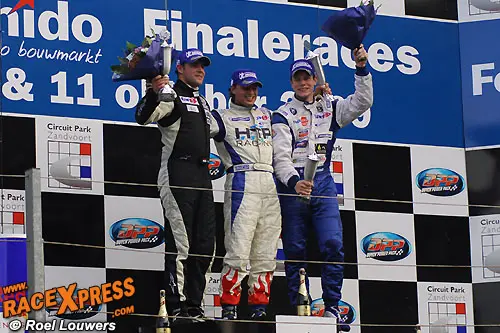 podium 2 gt4 race