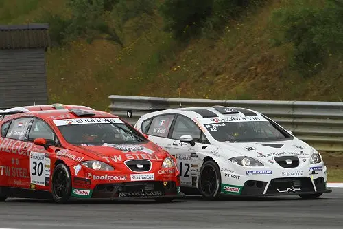 Tim Coronel passeert Michael Rossi
