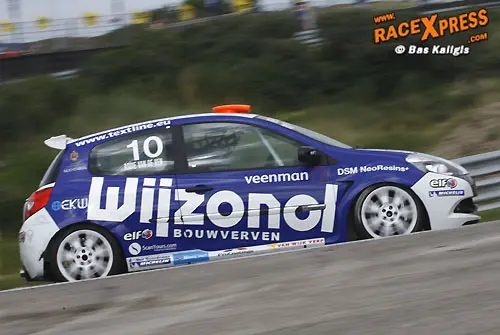 Addie van de Ven wint race 2 Clio