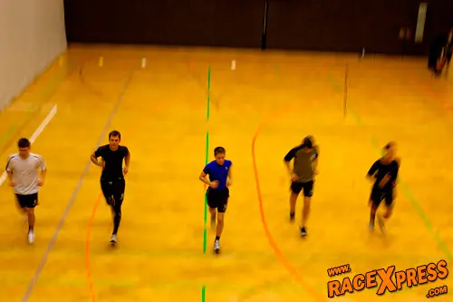 Robin Frijns (midden) tijdens één van de testen