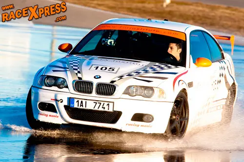 Robin Frijns achter het stuur van een BMW M3