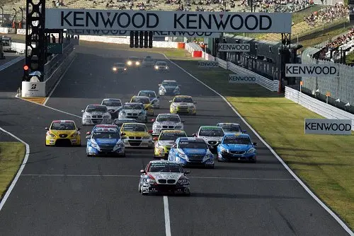 Tom Coronel neemt de leiding in WTCC race 2