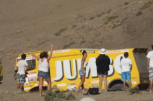 Jasper van den Heuvel in de Jumbo truck