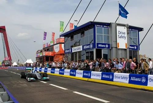 Mercedes AMG Petronas met Nico Rosberg naar Rotterdam