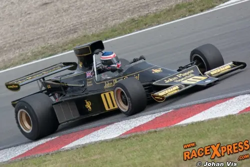 Lotus 76