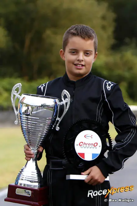 Dylan Buys grossiert in bekers
